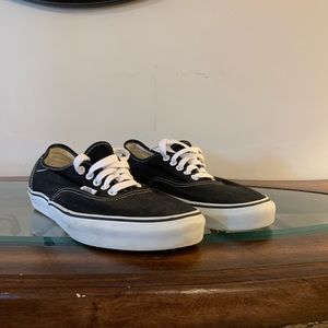 Black Vans Lowtops